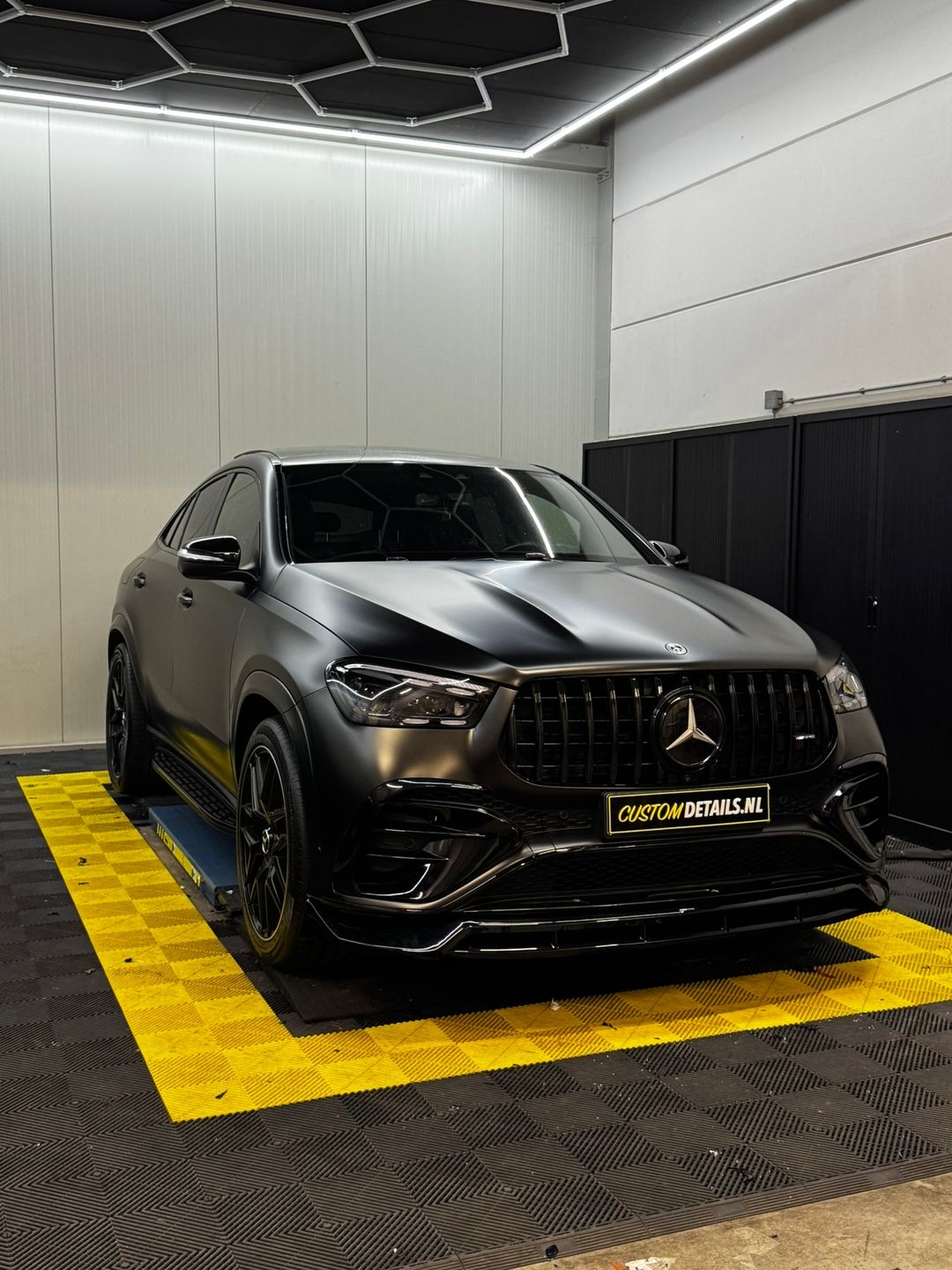 Mercedes-AMG GLE 63 Coupé in satijn zwart in de werkplaats van CustomDetails in Almere