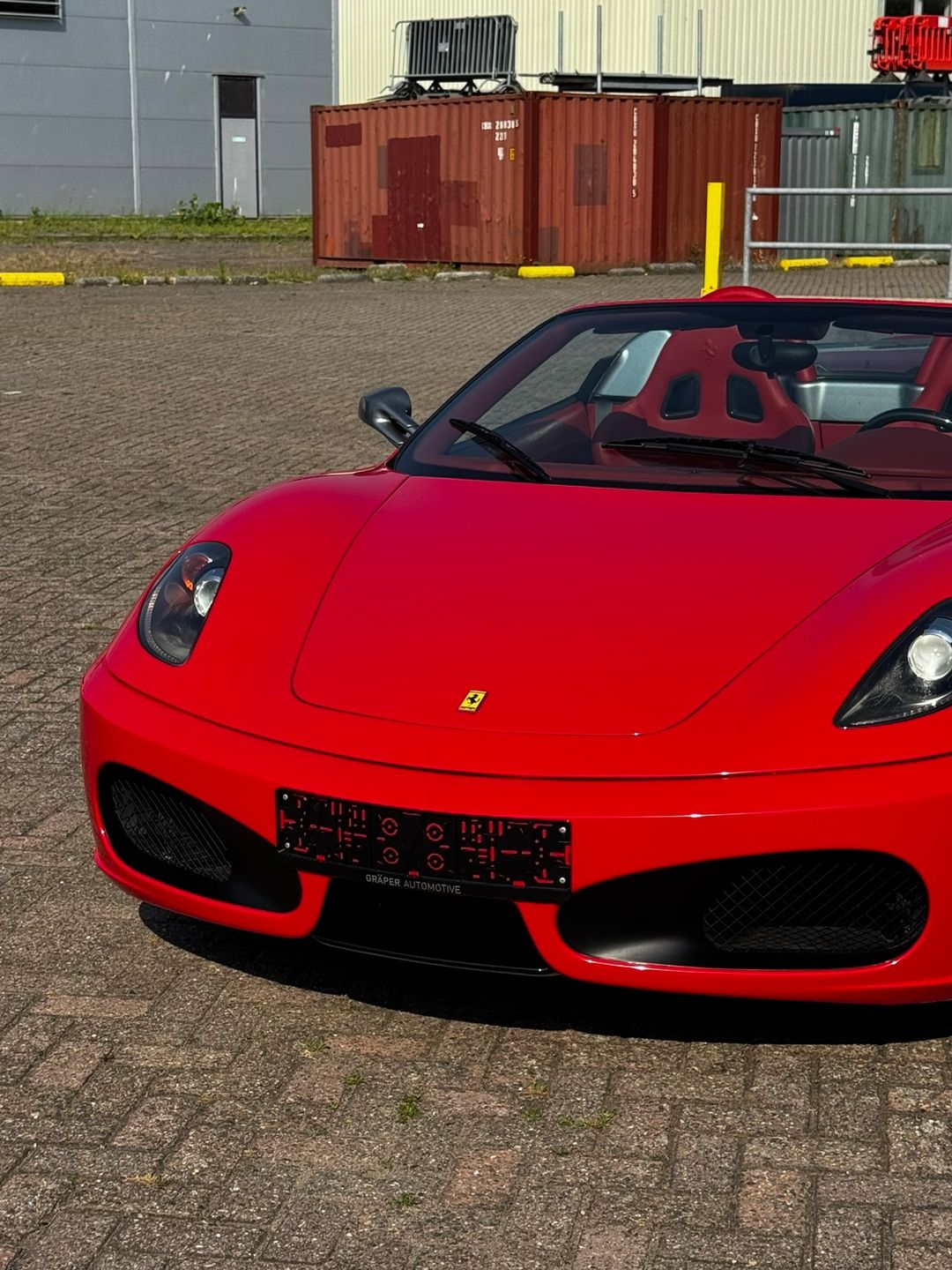 Voorkant van de rode Ferrari F430 Spider, project van CustomDetails in Almere