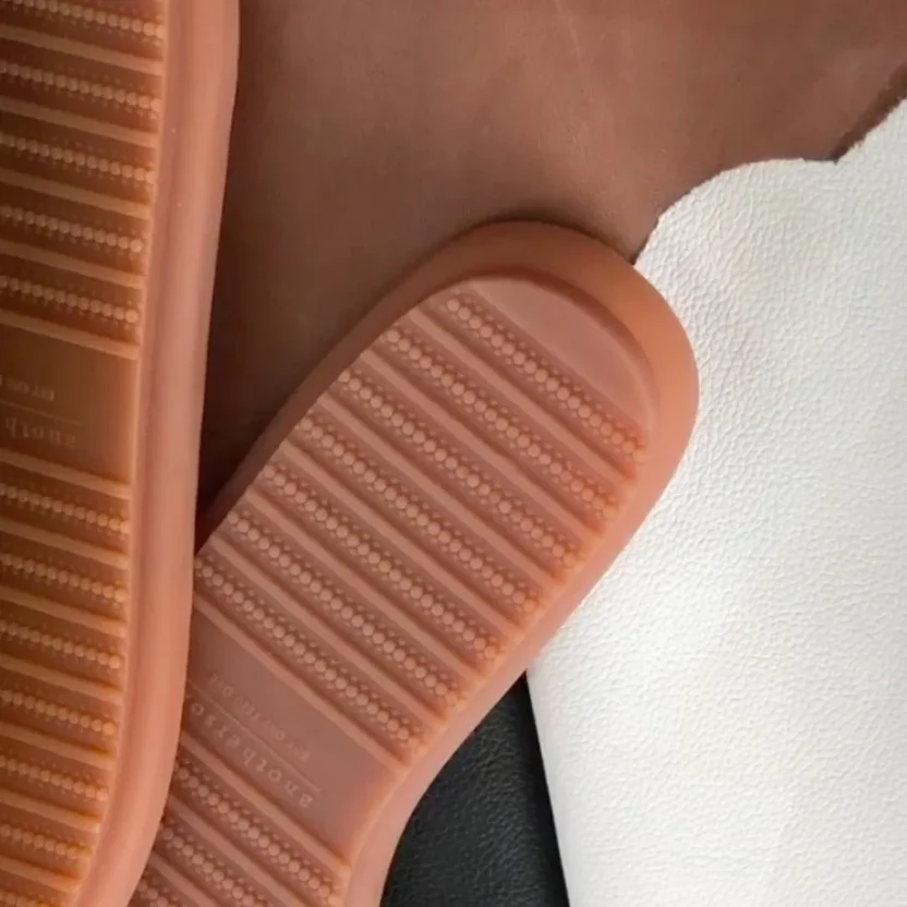 Flexible rubber sole