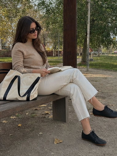 Lucie II Smooth Black flat