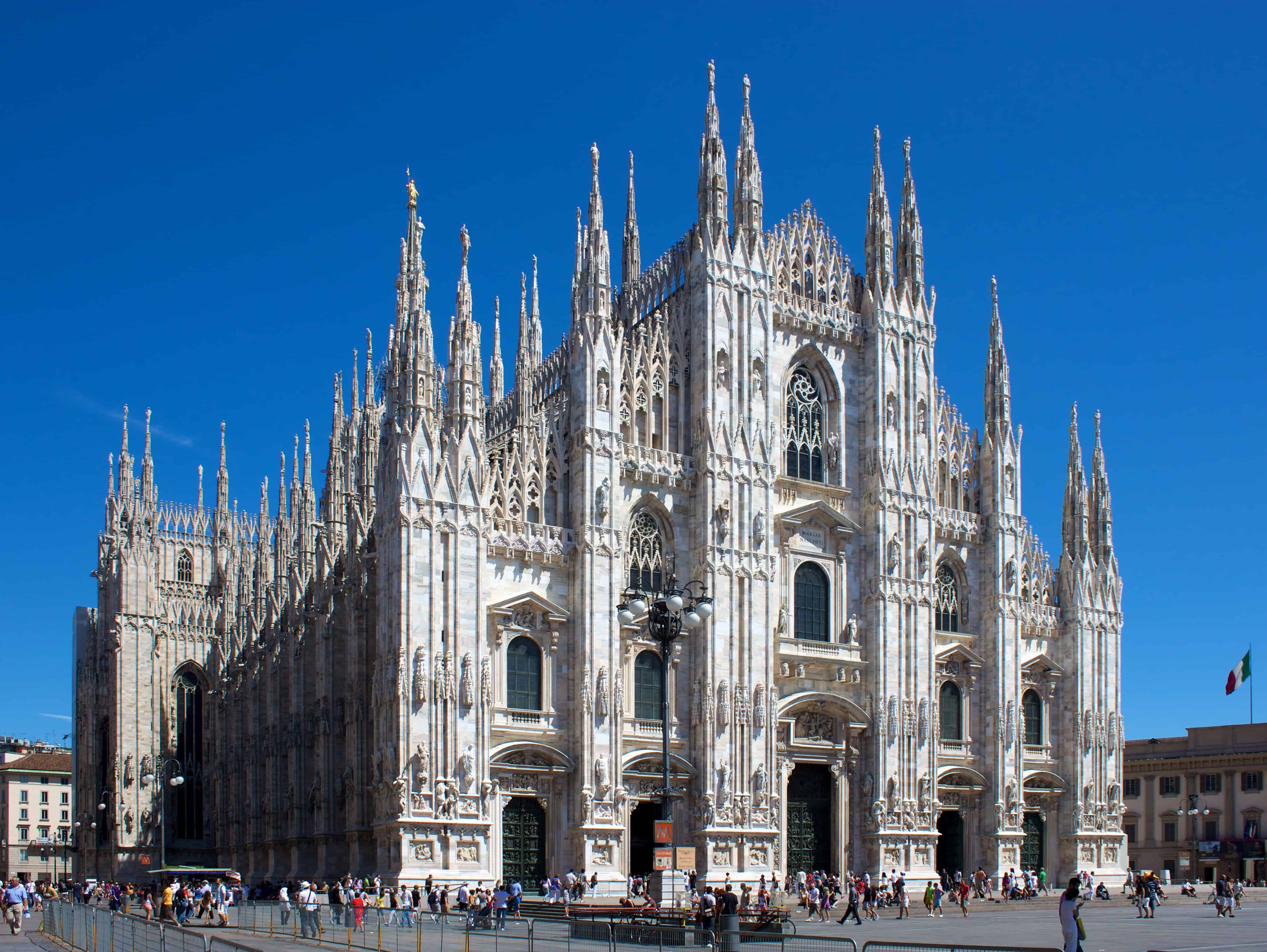 Duomo di Milano from square