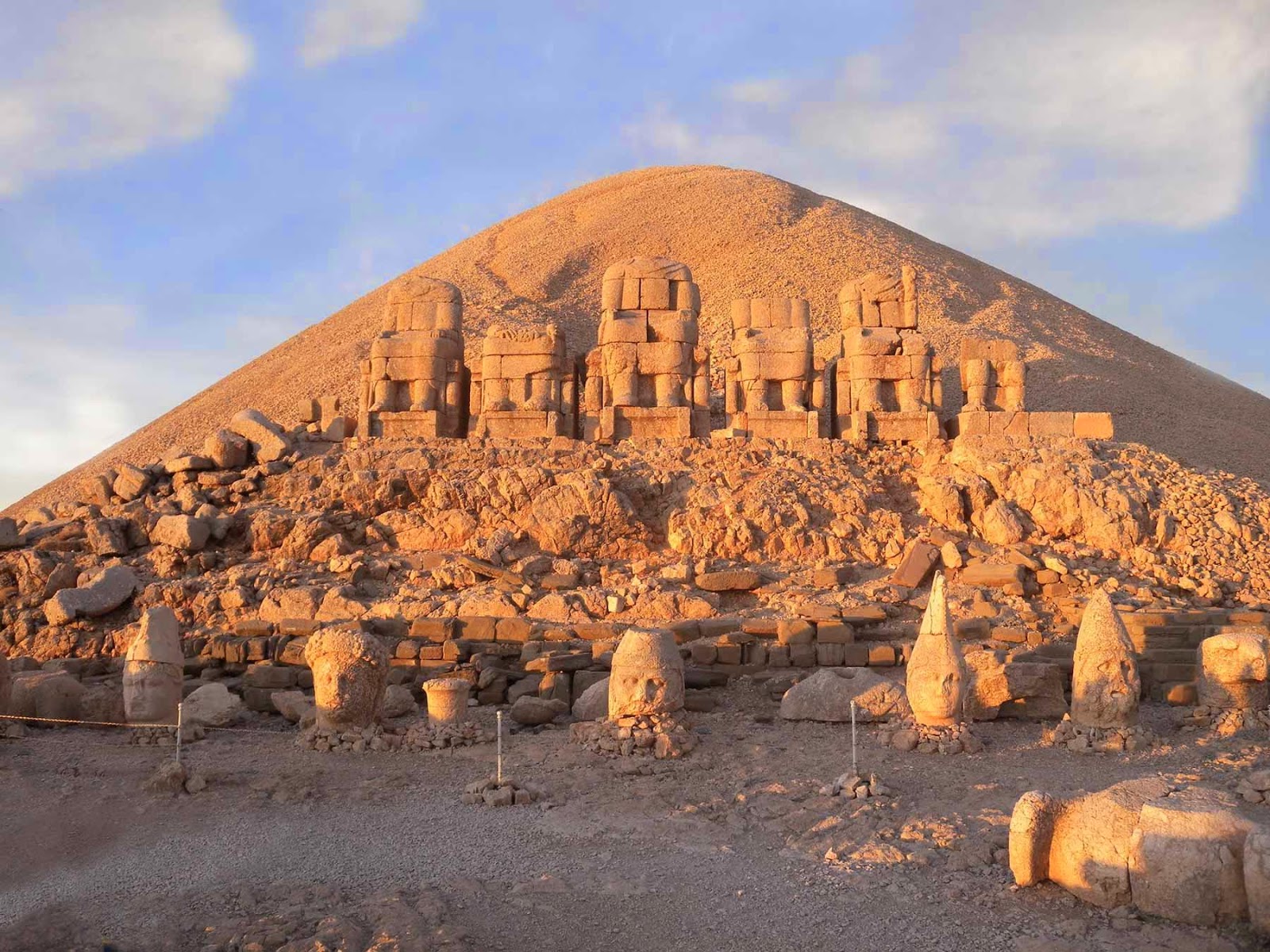 Tumulus and stonehead statues at the Mount Nemrut