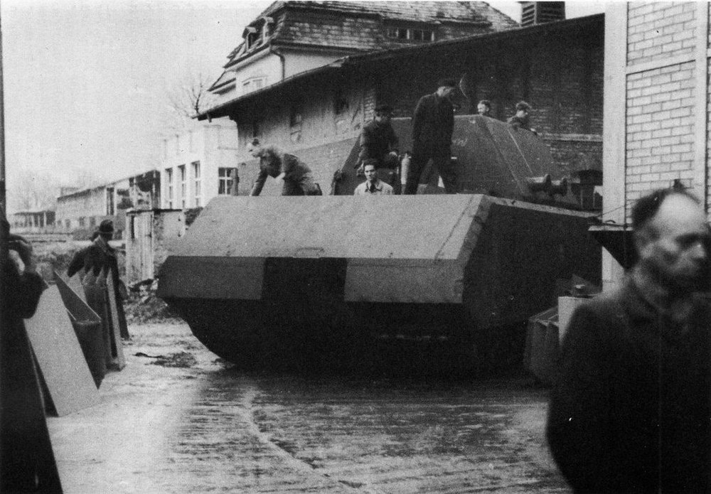 17 cool images of the Maus tank that I haven't seen before