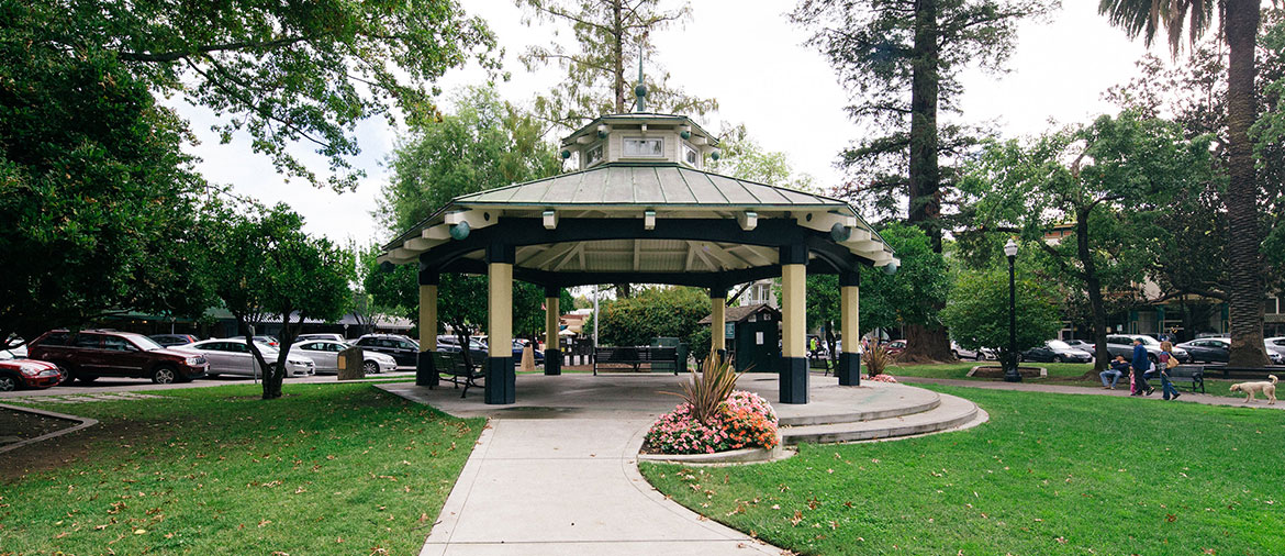 Traveler’s Guide to Healdsburg Plaza