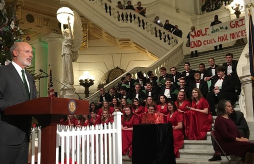 06wolf christmas.jpg