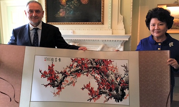 Minister Qiu (r) with the WJC's Robert Singer