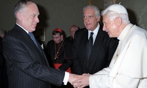 Ronald Lauder (left) with Benedict XVI in May 2012