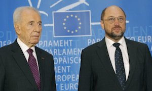 Peres with EP President Martin Schulz
