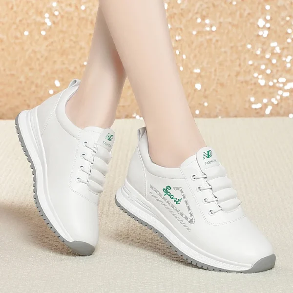 Spring Autumn Soft Sole Velvet Little White Shoes Women's New Sports Casual Middle-aged Elderly Sneakers Flat Leather Shoes