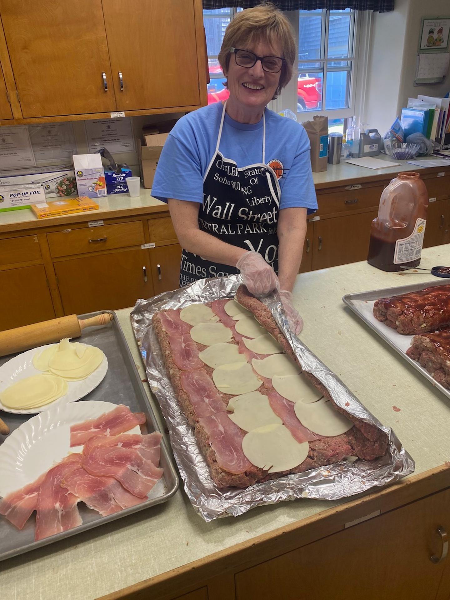 From their kitchen to 400 homes: the volunteers delivering hope to the community — photo 3