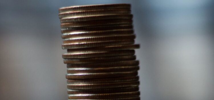 Economic Inflation and Deflation: What’s the Difference? Economic Inflation and Deflation: What’s the Difference?