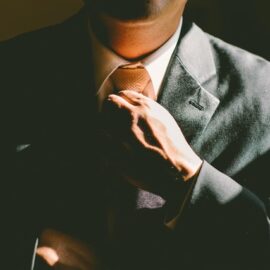 What Is Warren Buffett’s Leadership Style Like?
