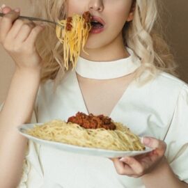 How to Practice Intuitive Eating: 4 Tips to Help You Enjoy Food