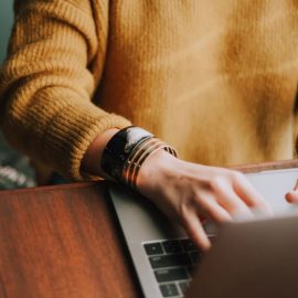 How to Write a Sales Script: Tips and Roadmap