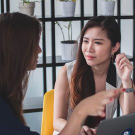 5 Examples of Bad Nonverbal Communication to Avoid