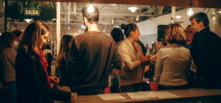How to Initiate a Conversation by Leveraging Small Talk How to Initiate a Conversation by Leveraging Small Talk