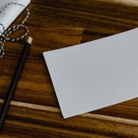 How to Stop Getting Distracted by Thoughts: Use Notecards