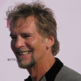 Kenny Loggins at a red carpet event.