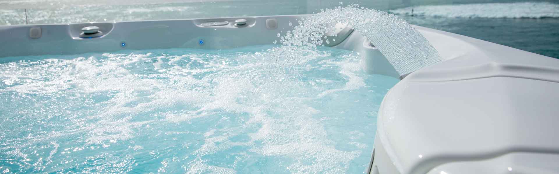 Innovative Salt Water Hot Tub Systems vs Traditional Chlorine Hot
