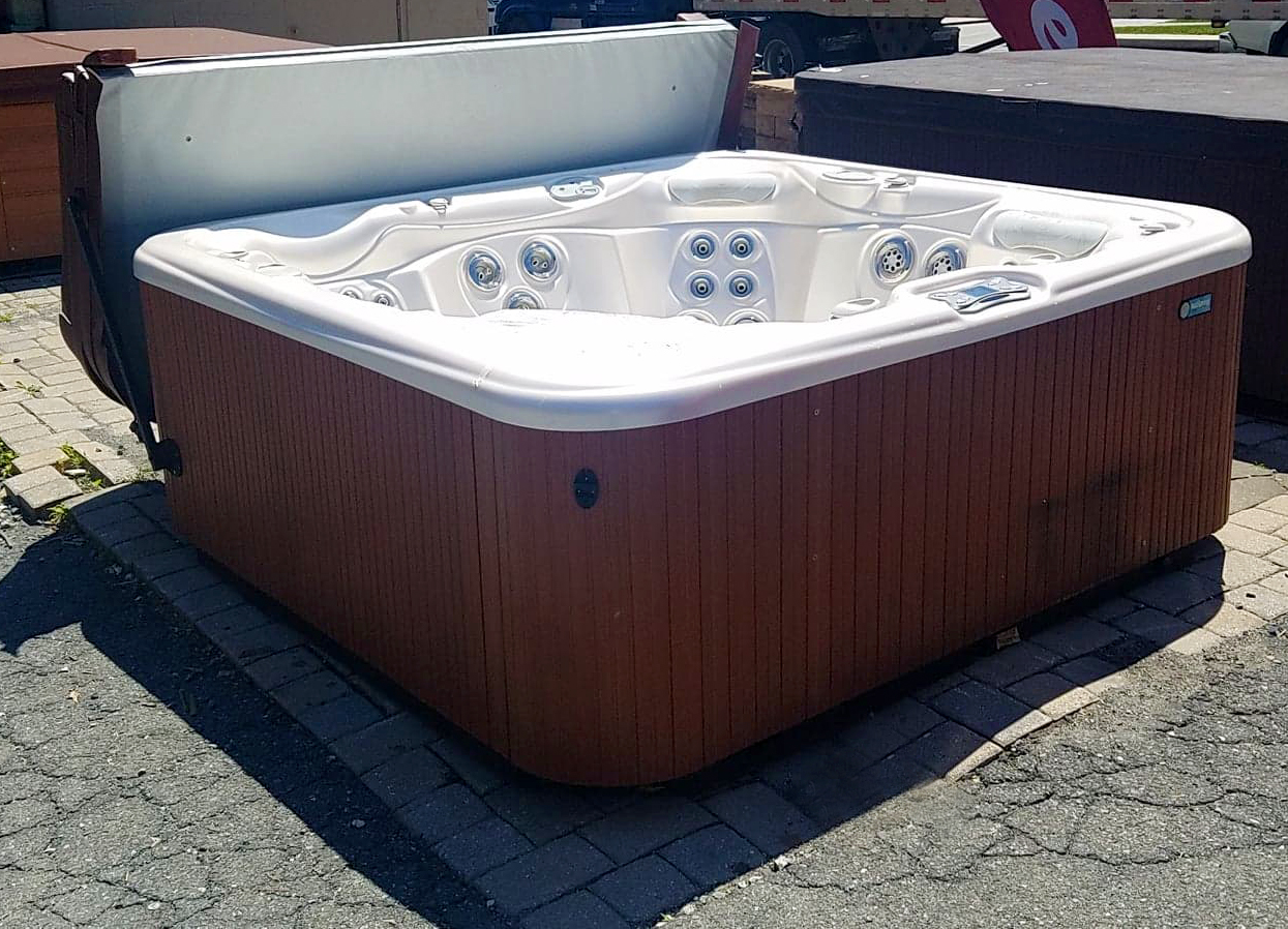 2013 Highlife Envoy Capital Hot Tubs