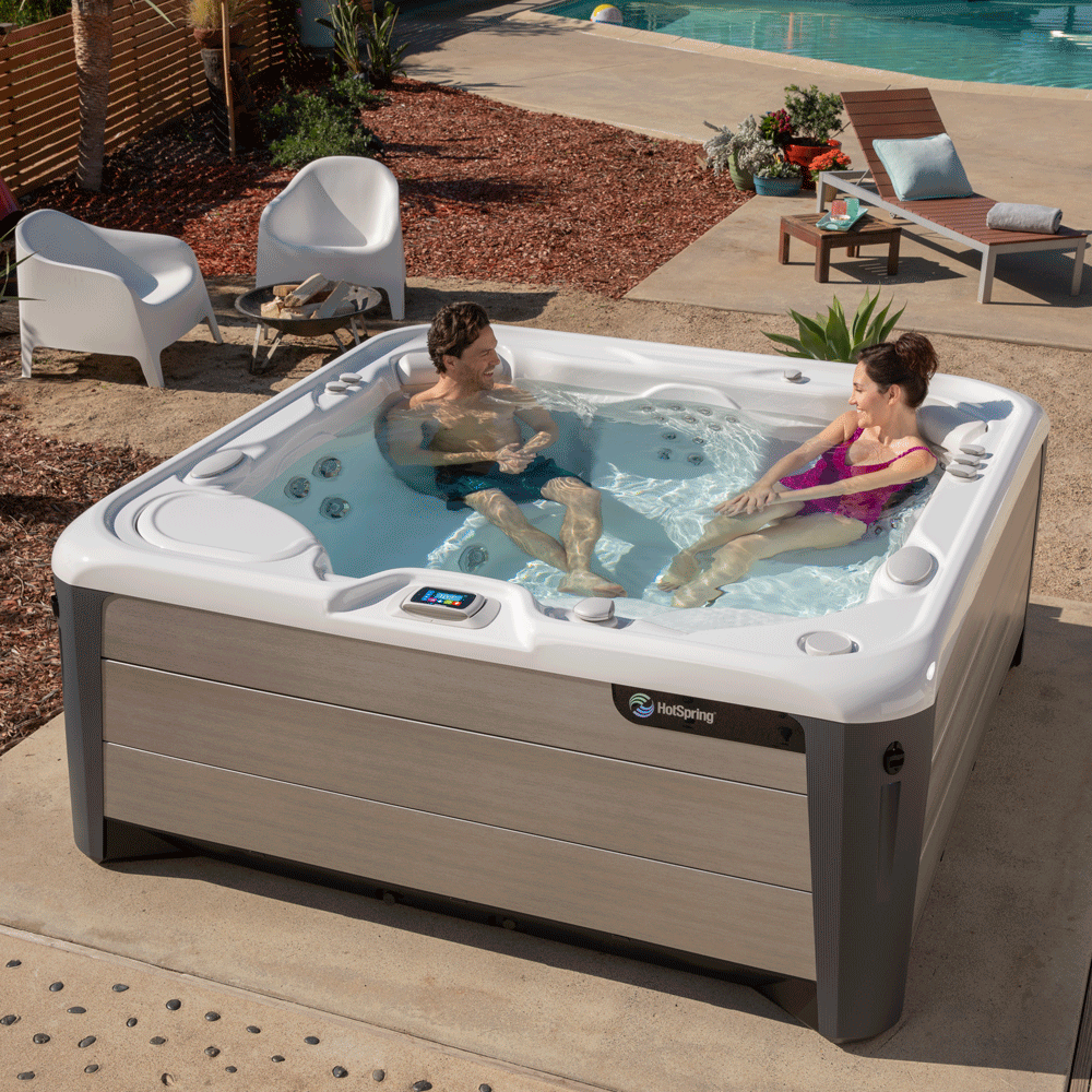 HotSpring-Highlife-Vanguard-2019-Lifestyle-Couple-01-1-5.gif