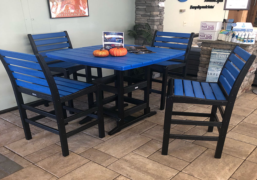 Breezesta 42 X 42 Bar Height Table With Piedmont Bar Side