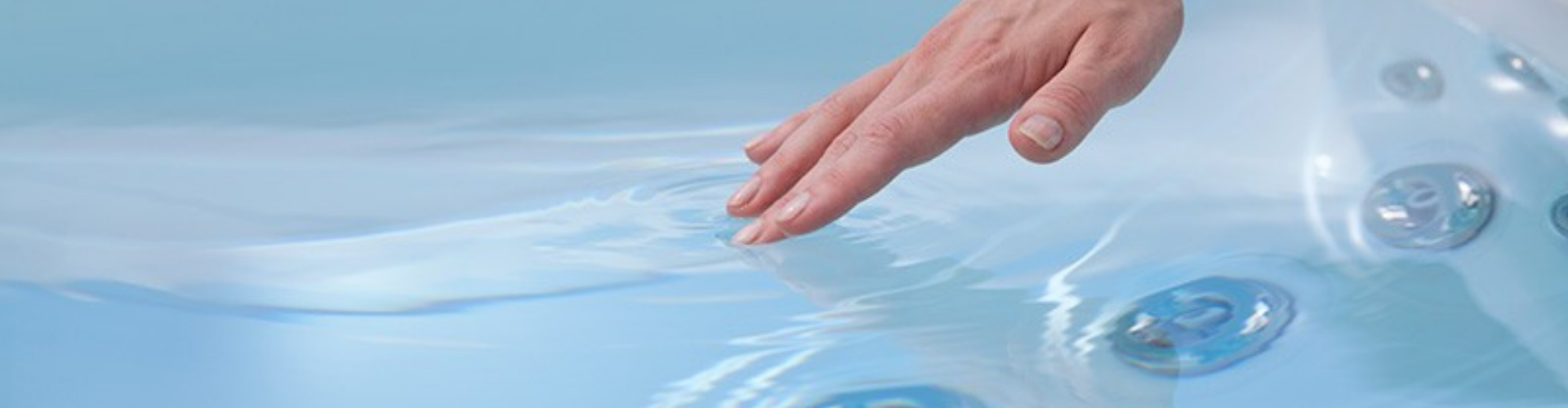How to Get Rid of Algae, Mold, and Mildew In Your Hot Tub