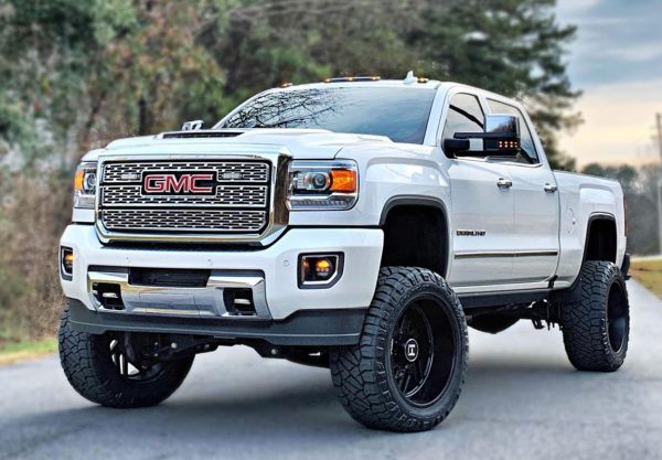 Justin Ledbetter’s lifted Silverado running Banks performance parts