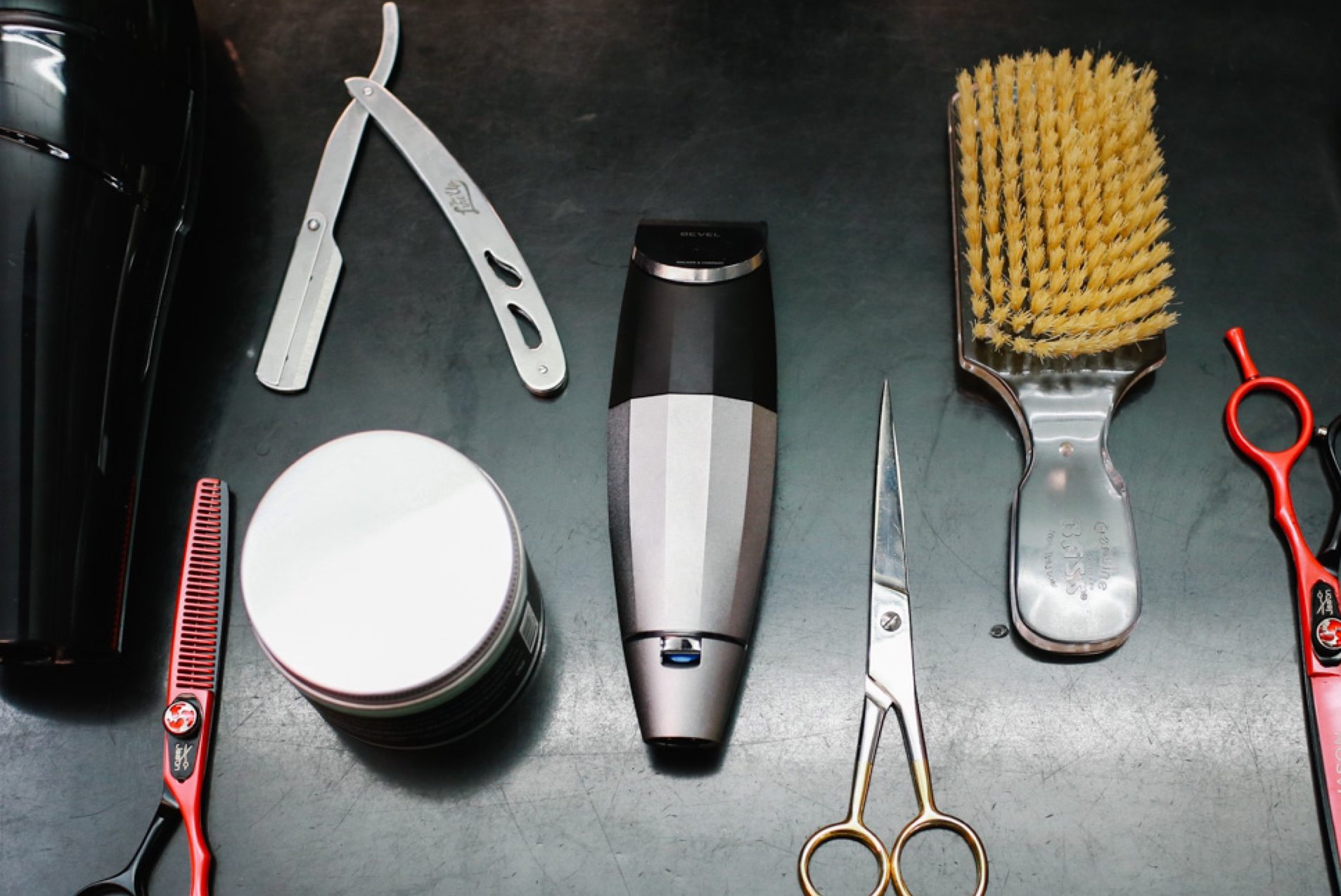 Manual vs. Electric Razors Bevel