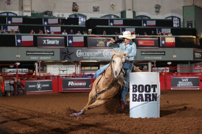 Rainey Skelton barrel racing at WRWC