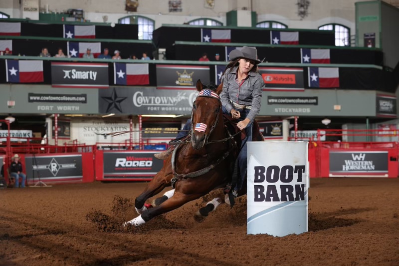 Jana Guthrie at WRWC barrel racing