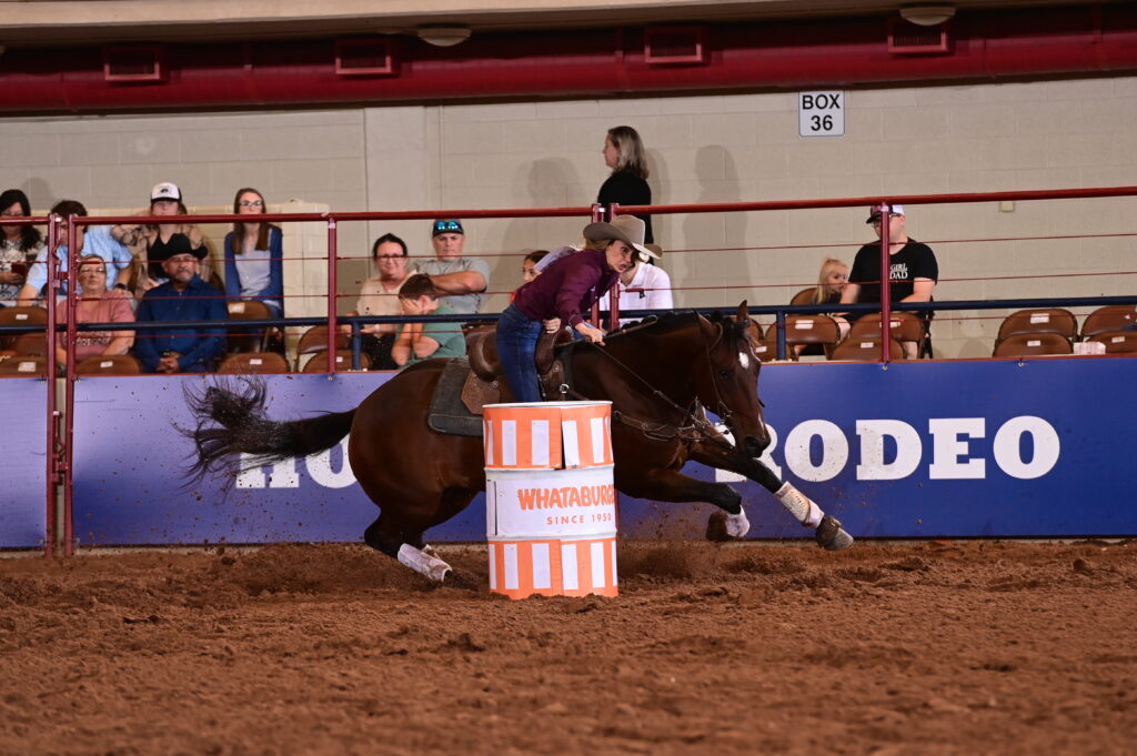 Ilyssa Riley barrel racing