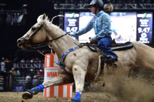 Annika Ruth barrel racing
