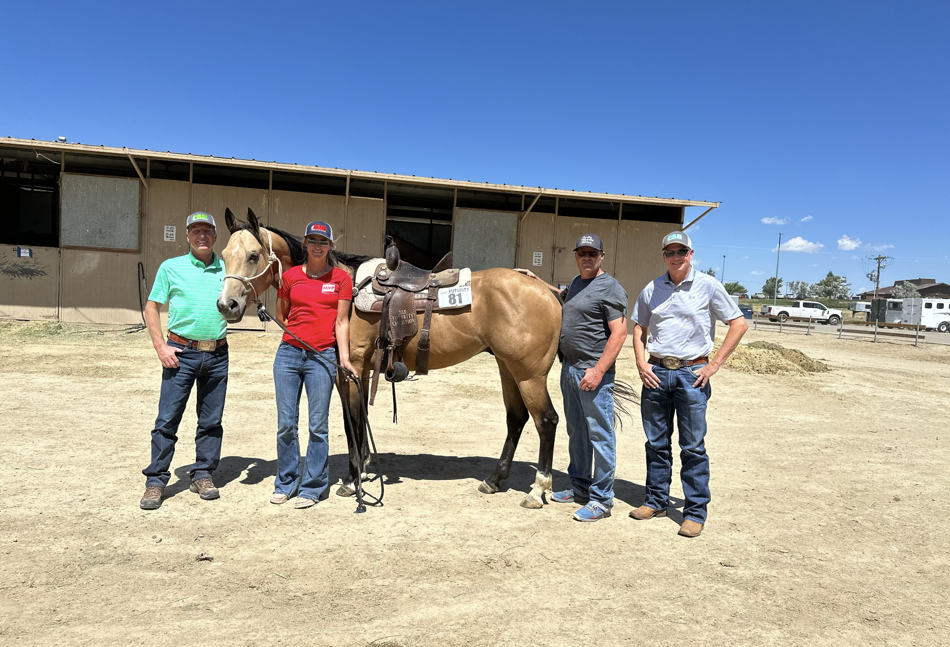 Taylor Hildreth stands with KN Preachin Bout JLo and family.