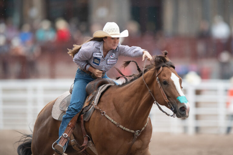 Tayla Moeykens barrel racing Cheyenne Frontier Days