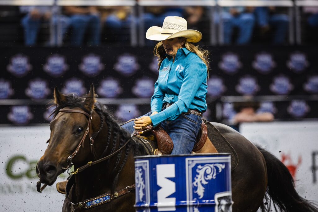 Kassie Mowry barrel racing Sioux Falls
