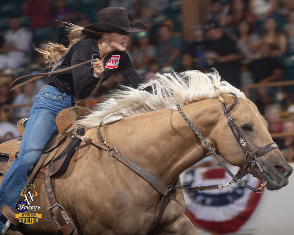 Oceane Veilleux barrel racing