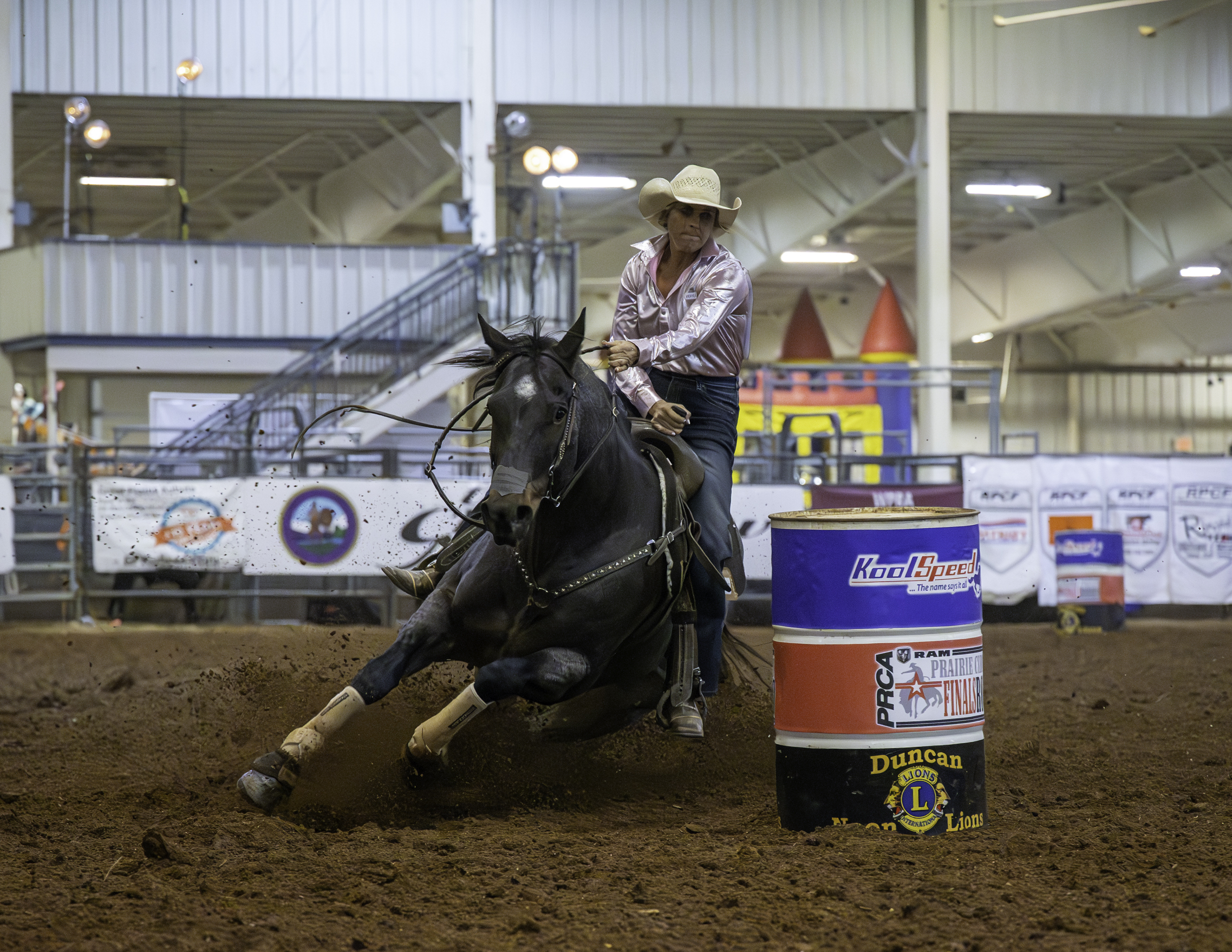 Tana Renick and Fonzie barrel racing