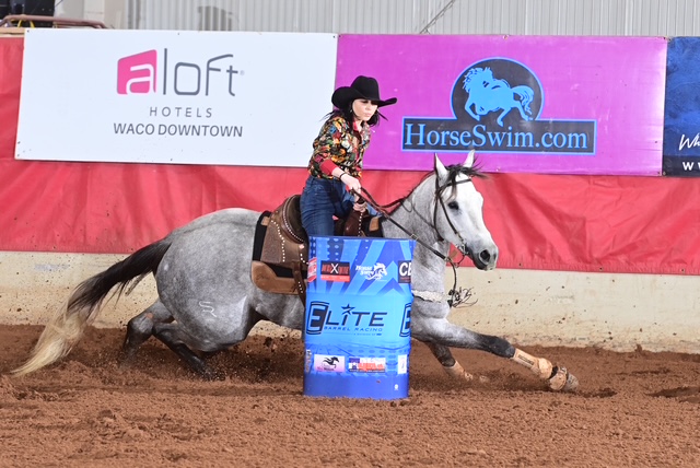 Maddy Lee barrel racing