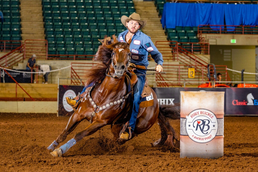 Dacota Monk barrel racing