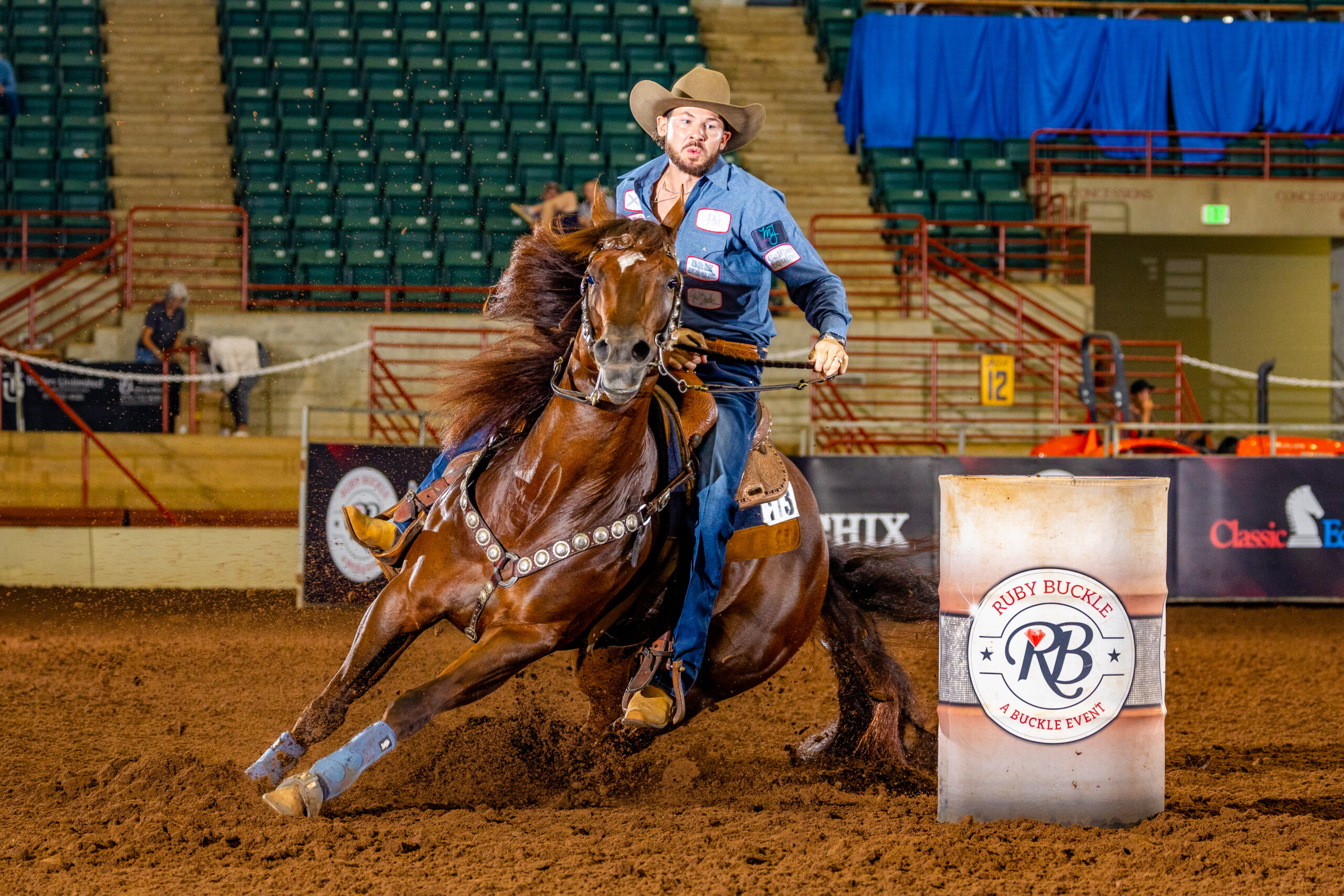 Dacota Monk barrel racing