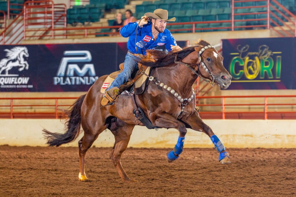 Dacota Monk and Seis Martinis barrel racing running home