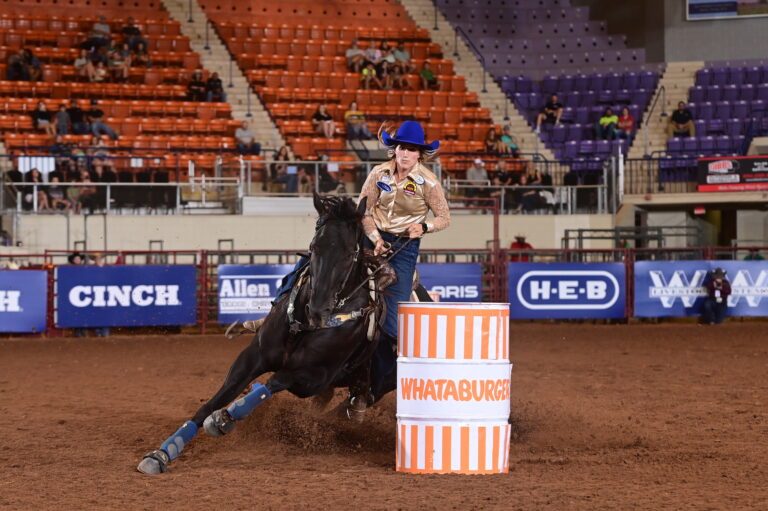 Alyssa Urbanek Wade barrel racing