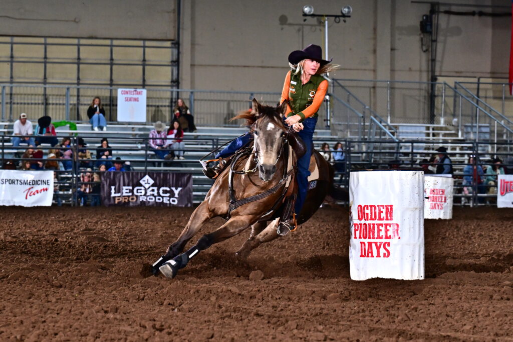 Carlee Otero barrel racing