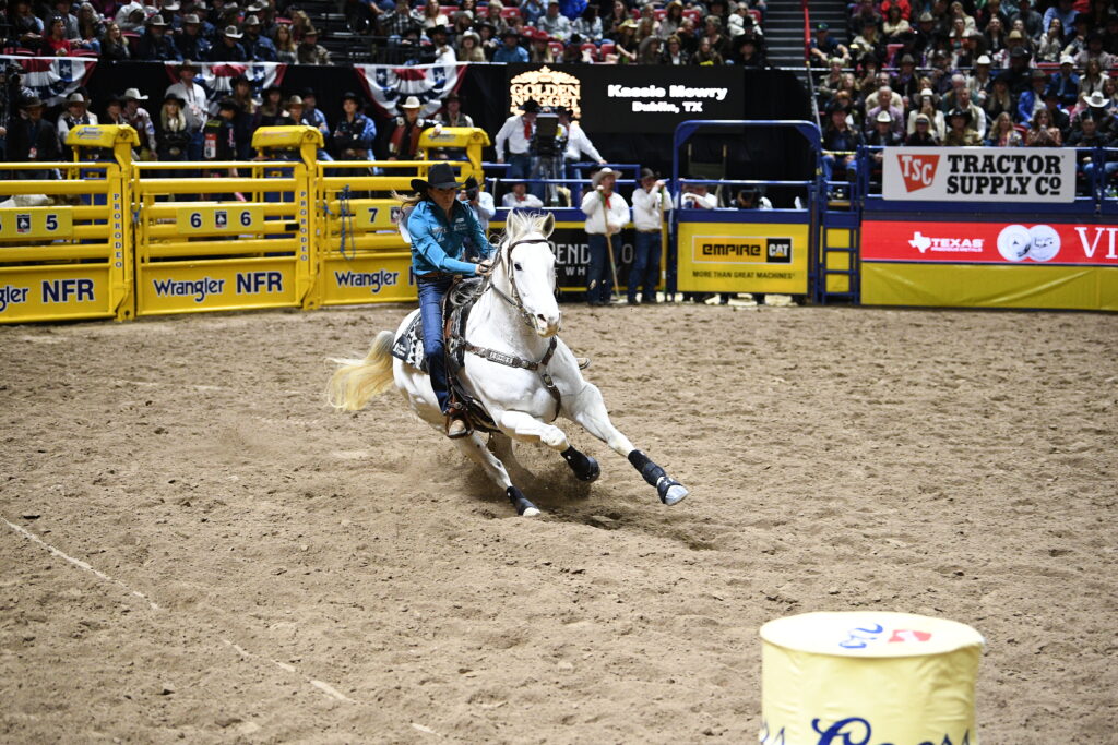 Kassie Mowry NFR barrel racing