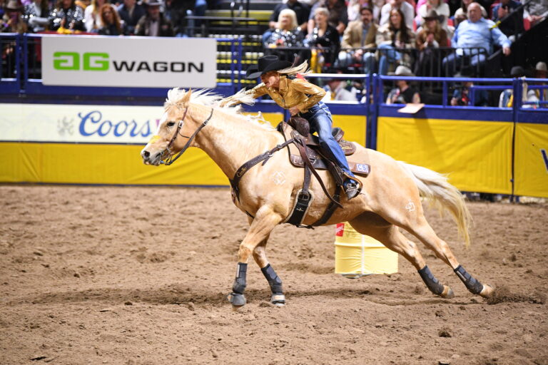 Carlee Otero barrel racing