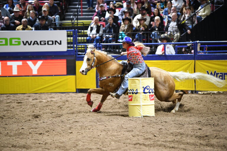 Tricia Aldridge runs Adios Pantalones at NFR 2025