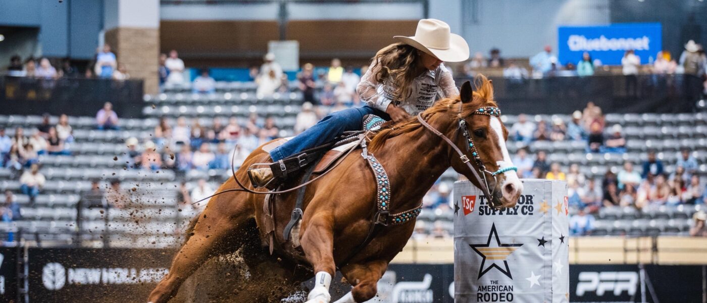 Dusky Lynn Hall and Chasin A Win turn a barrel