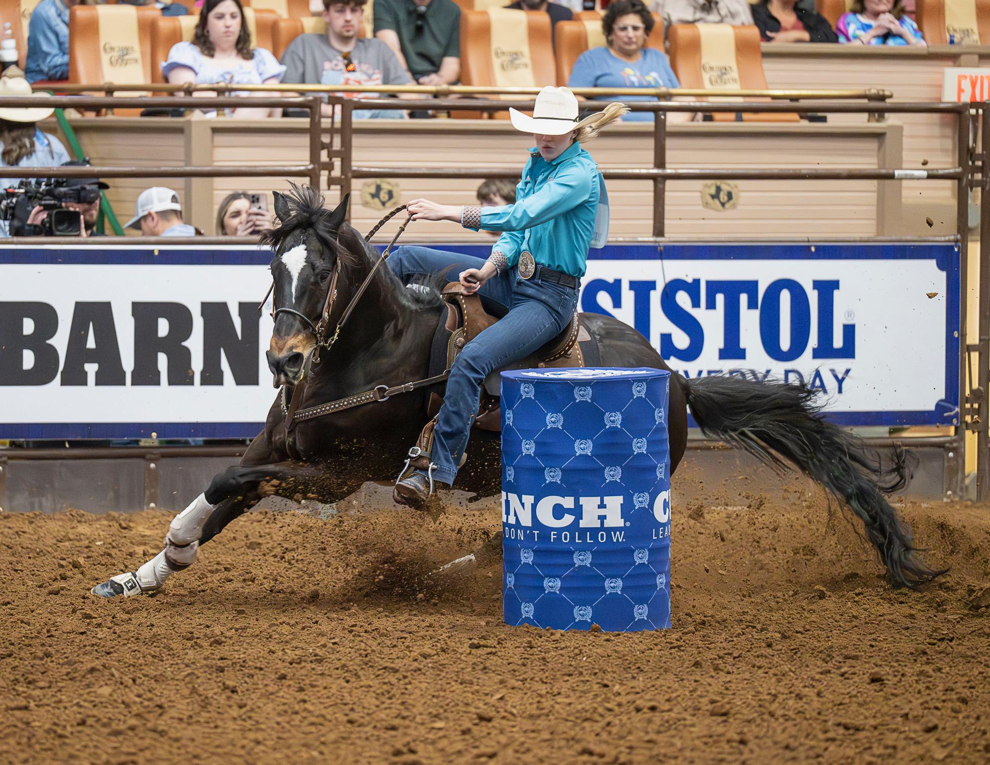 Morgan Bagnell turns a barrel at Resistol Rookie Roundup
