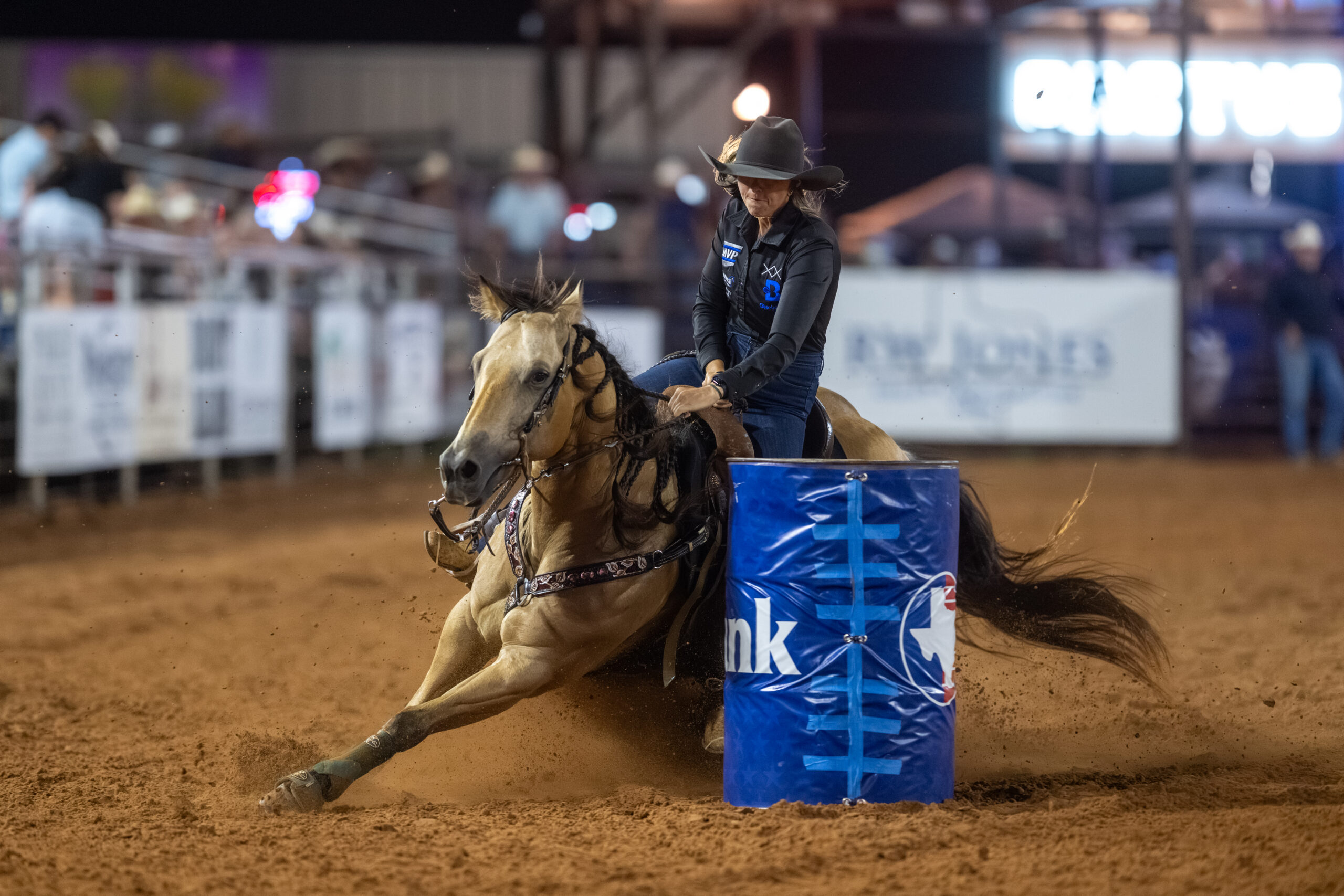 Kappie BRyant turns a barrel on pancakes
